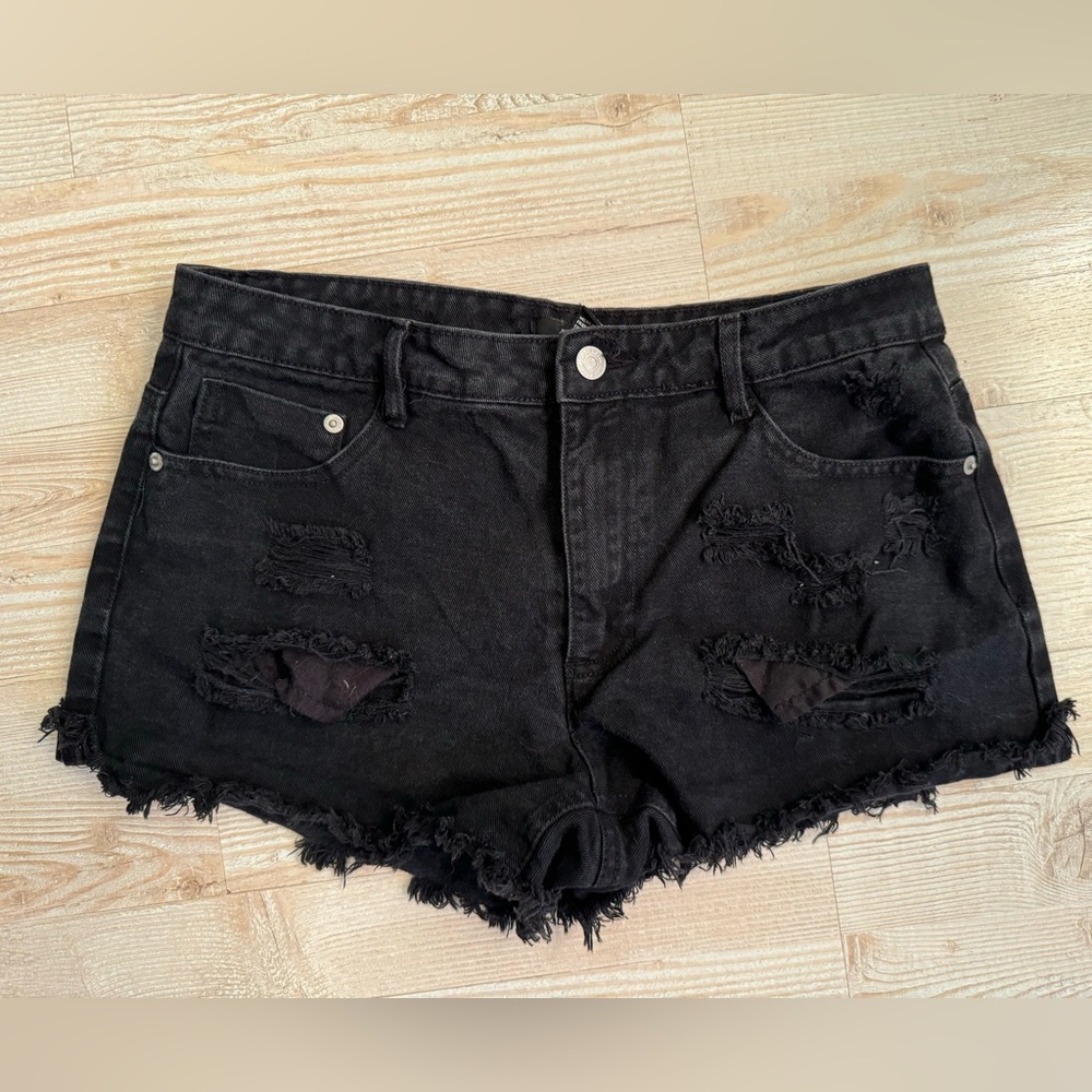 Forever 21 black Jean shorts size medium  (0178)
